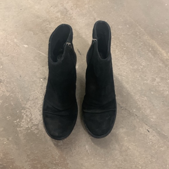 Vince Camuto genuine suede Black Wedge Ankle Boots booties - Picture 2 of 7